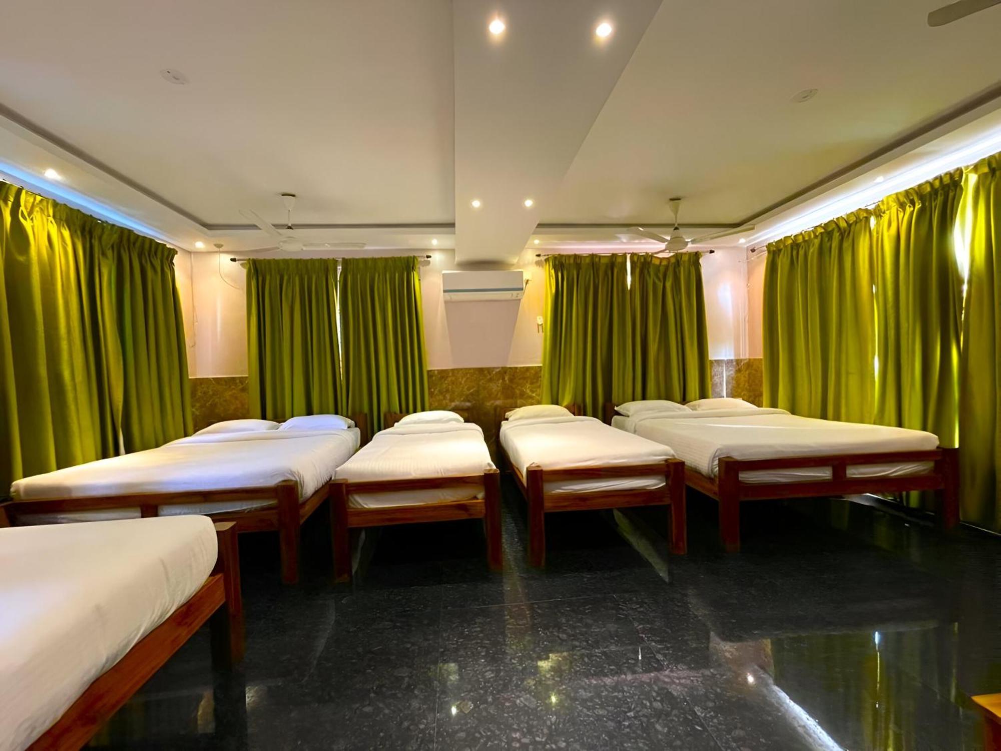 פונדיצ'רי Le Holiday Inn מראה חיצוני תמונה
