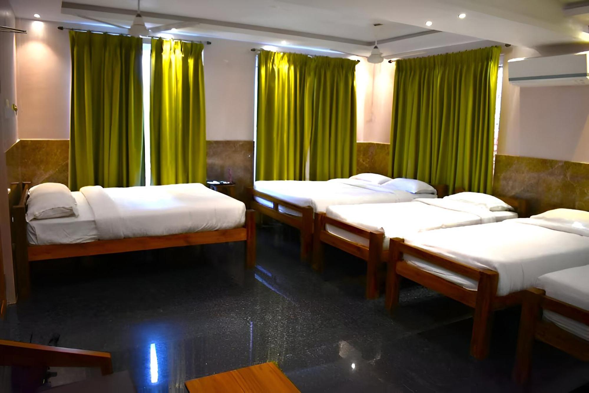 פונדיצ'רי Le Holiday Inn מראה חיצוני תמונה